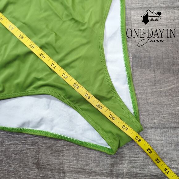 CharmLeaks Ruffle Shoulder One Piece Swimsuit Size M - Picture 3 of 4